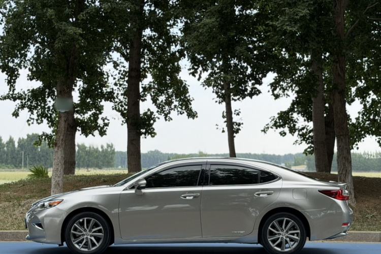 Used Lexus ES 2015 300h Comfort Edition Exterior 1