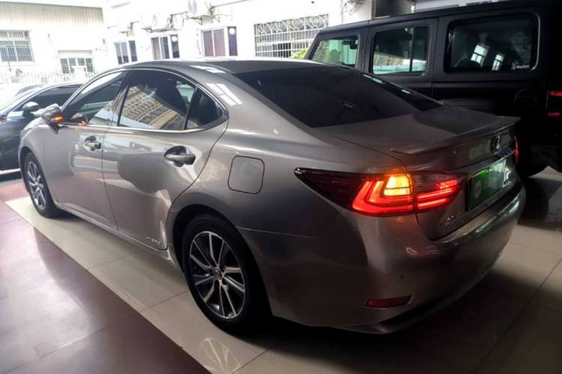 Used Lexus ES 2015 300h Luxury Edition Exterior 2