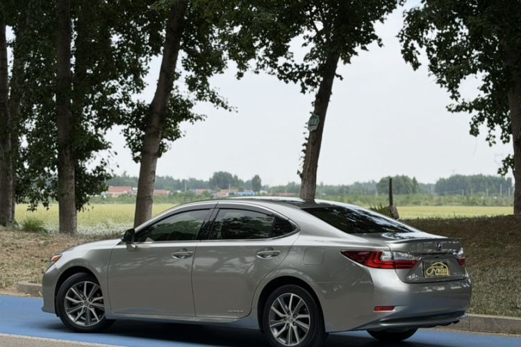 Used Lexus ES 2015 300h Comfort Edition Exterior 2