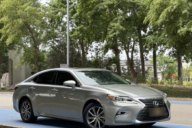 Used Lexus ES 2015 300h Comfort Edition Exterior 3