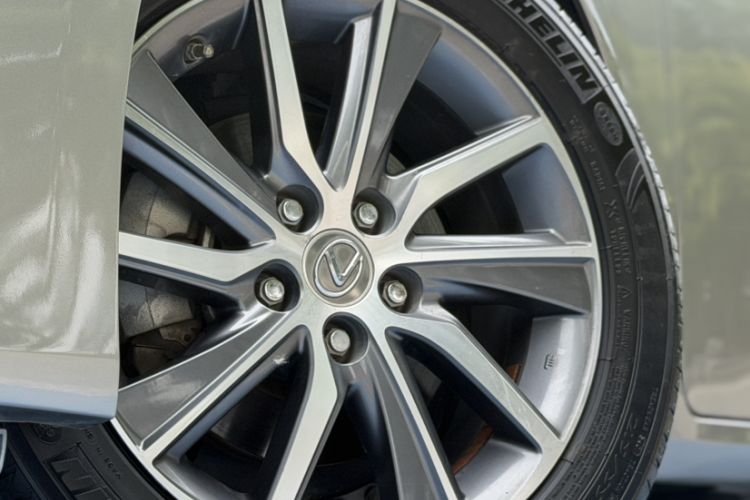 Used Lexus ES 2015 300h Comfort Edition Exterior 4