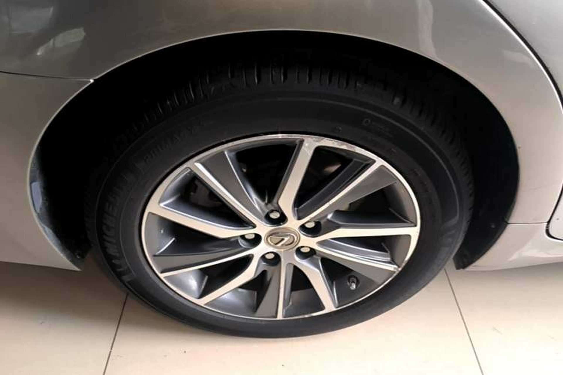 Used Lexus ES 2015 300h Luxury Edition Exterior 5