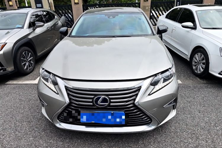 Used Lexus ES 2015 300h Comfort Edition Front