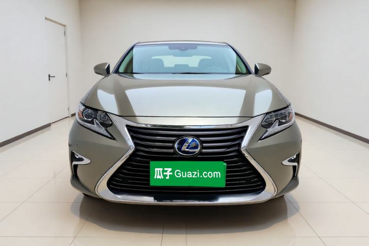 Used Lexus ES 2015 300h Comfort Edition Front