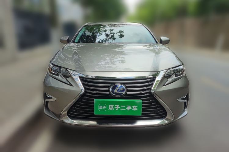 Used Lexus ES 2015 300h Comfort Edition Front