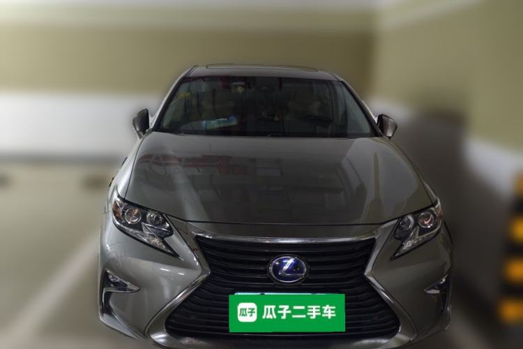 Used Lexus ES 2015 300h Comfort Edition Front