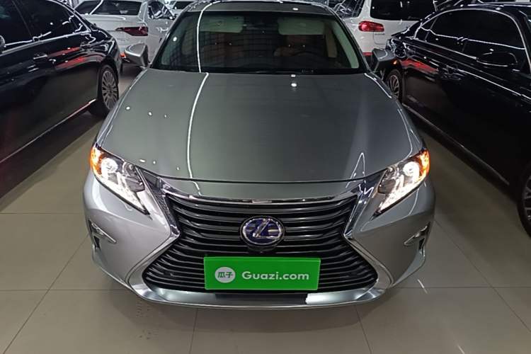 Used Lexus ES 2015 300h Comfort Edition Front