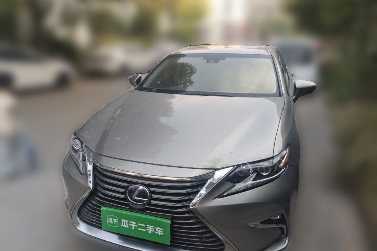Used Lexus ES 2015 300h Comfort Edition Front