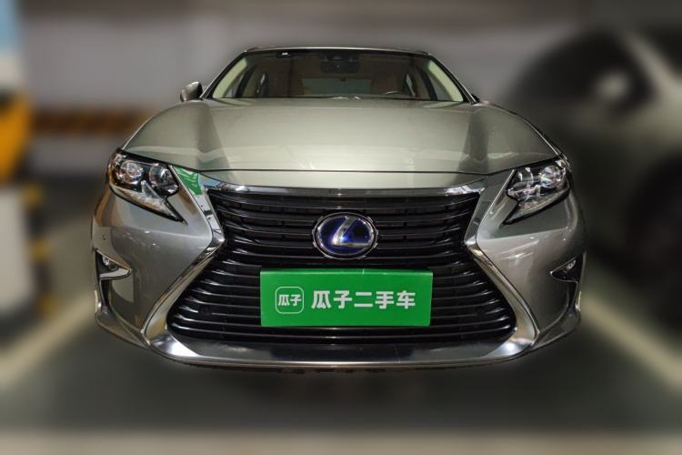 Used Lexus ES 2015 300h Comfort Edition Front