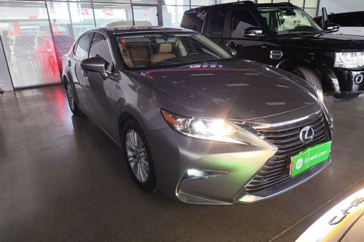 Used Lexus ES 2015 200 Elite Edition Front Right 45 Deg
