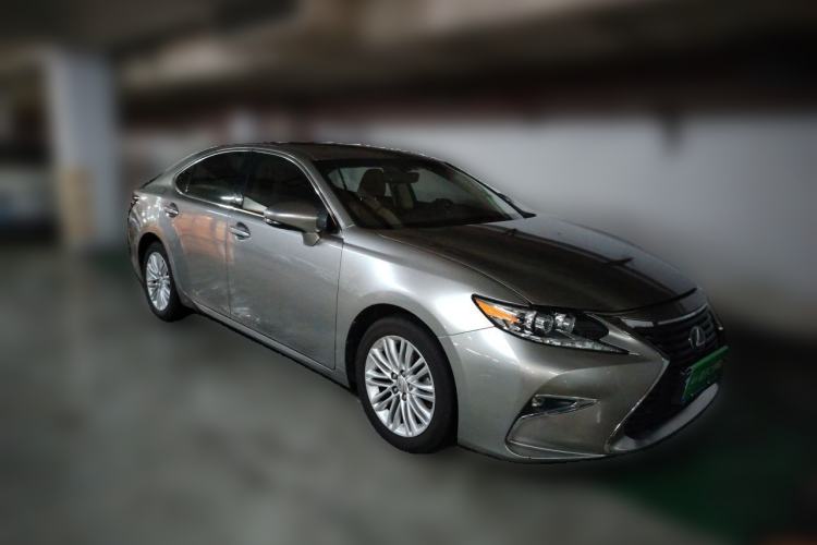 Used Lexus ES 2015 200 Elite Edition Front Right 45 Deg