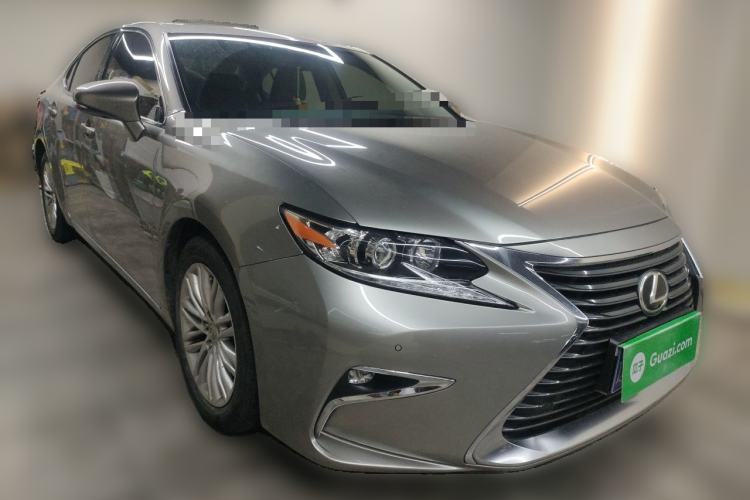 Used Lexus ES 2015 200 Elite Edition Front Right 45 Deg