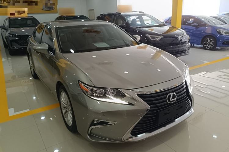 Used Lexus ES 2015 200 Elite Edition Front Right 45 Deg