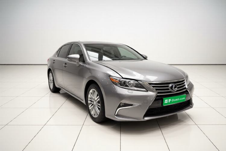 Used Lexus ES 2015 200 Elite Edition Front Right 45 Deg