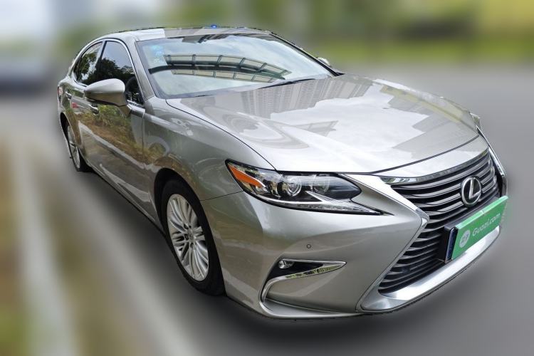 Used Lexus ES 2015 200 Elite Edition Front Right 45 Deg