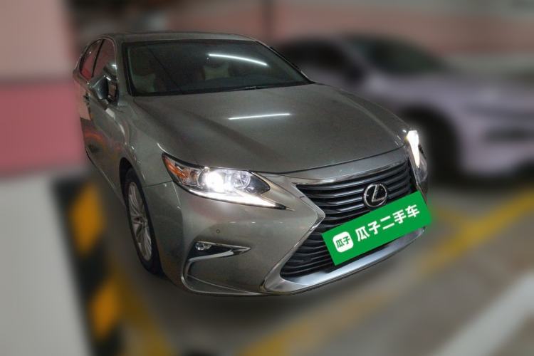 Used Lexus ES 2015 200 Elite Edition Front Right 45 Deg