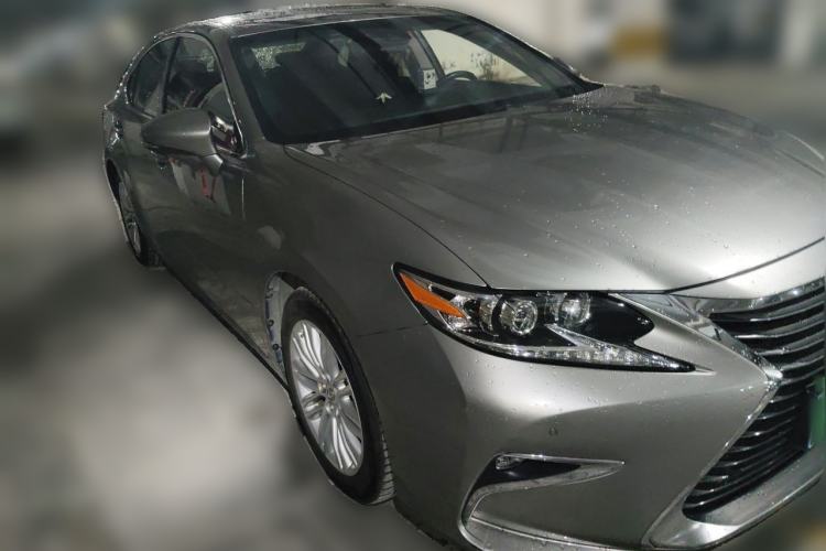 Used Lexus ES 2015 200 Comfort Edition Front Right 45 Deg