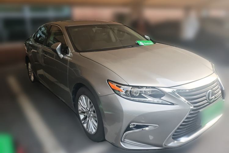 Used Lexus ES 2015 200 Elite Edition Front Right 45 Deg