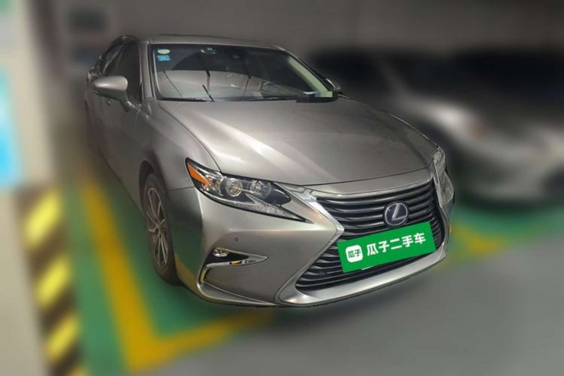 Used Lexus ES 2015 300h Comfort Edition Front Right 45 Deg