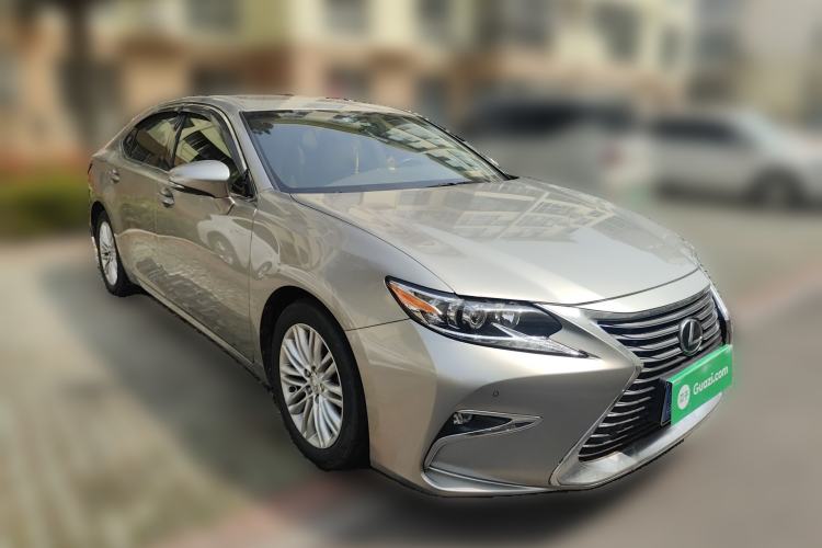 Used Lexus ES 2015 200 Elite Edition Front Right 45 Deg