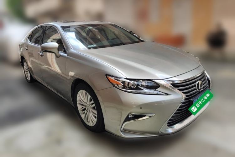 Used Lexus ES 2015 200 Elite Edition Front Right 45 Deg
