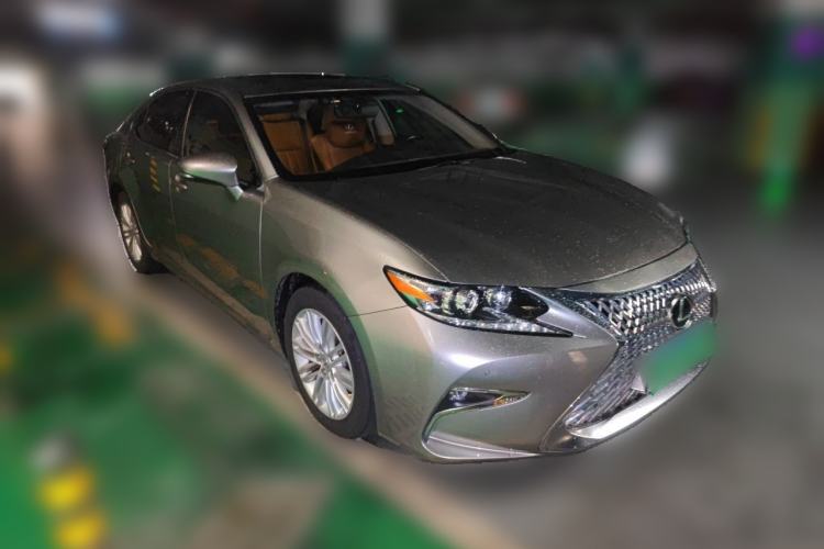 Used Lexus ES 2015 200 Elite Edition Front Right 45 Deg