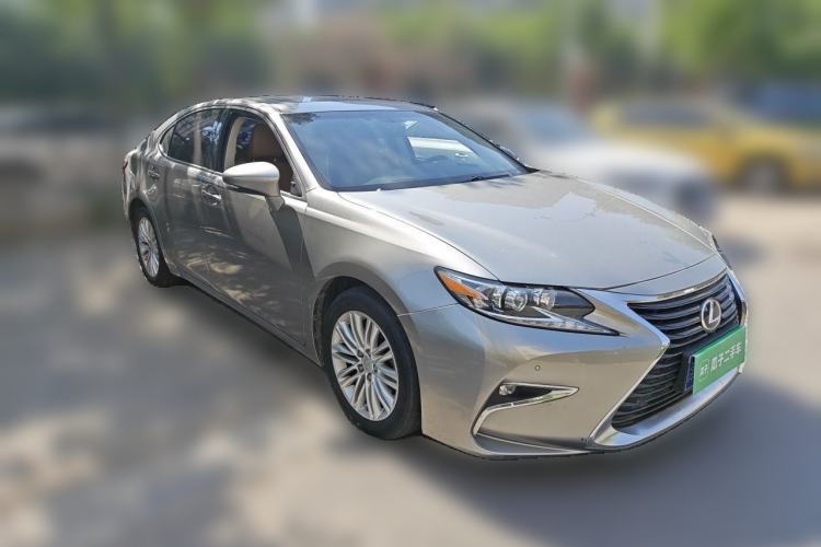 Used Lexus ES 2015 200 Elite Edition Front Right 45 Deg