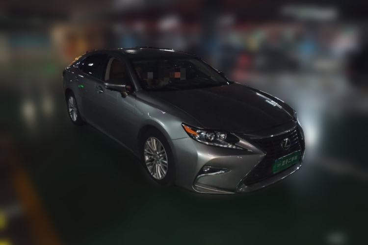Used Lexus ES 2015 200 Elite Edition Front Right 45 Deg