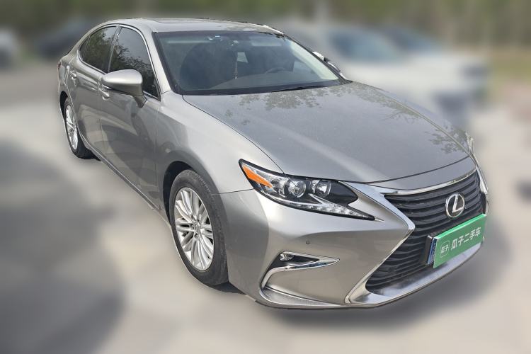 Used Lexus ES 2015 200 Elite Edition Front Right 45 Deg