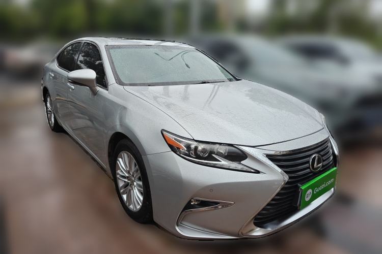 Used Lexus ES 2015 200 Elite Edition Front Right 45 Deg