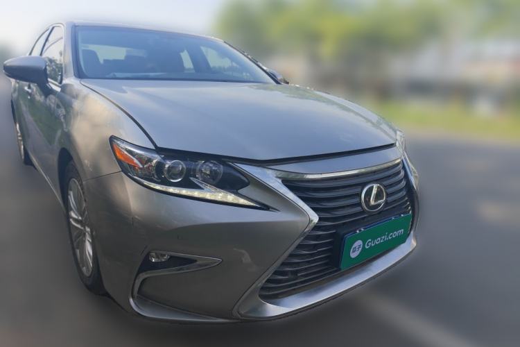 Used Lexus ES 2015 200 Elite Edition Front Right 45 Deg