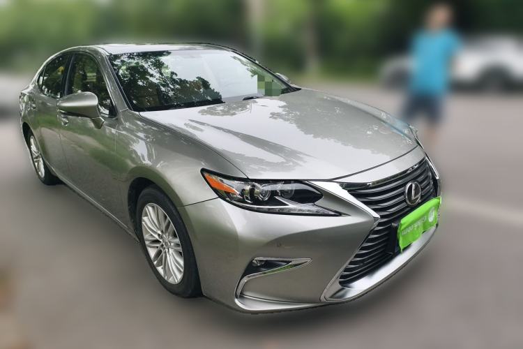 Used Lexus ES 2015 200 Elite Edition Front Right 45 Deg