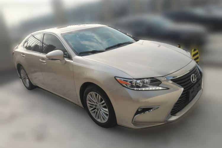 Used Lexus ES 2015 200 Elite Edition Front Right 45 Deg
