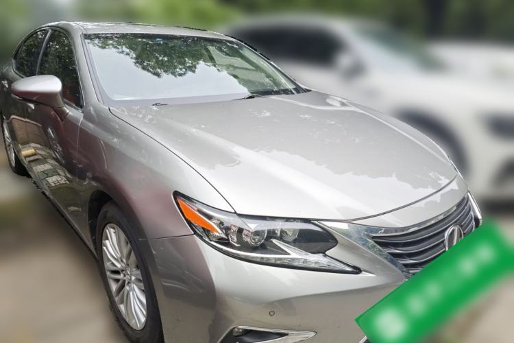 Used Lexus ES 2015 200 Comfort Edition Front Right 45 Deg