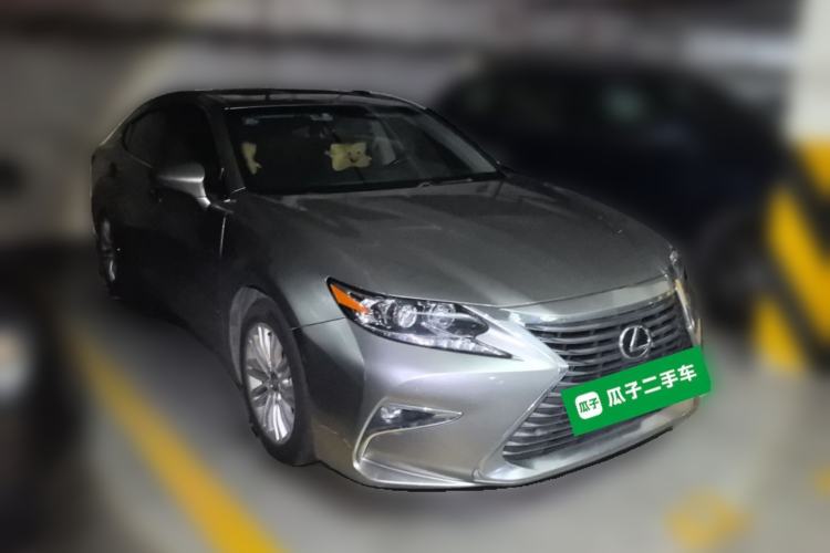 Used Lexus ES 2015 200 Elite Edition Front Right 45 Deg