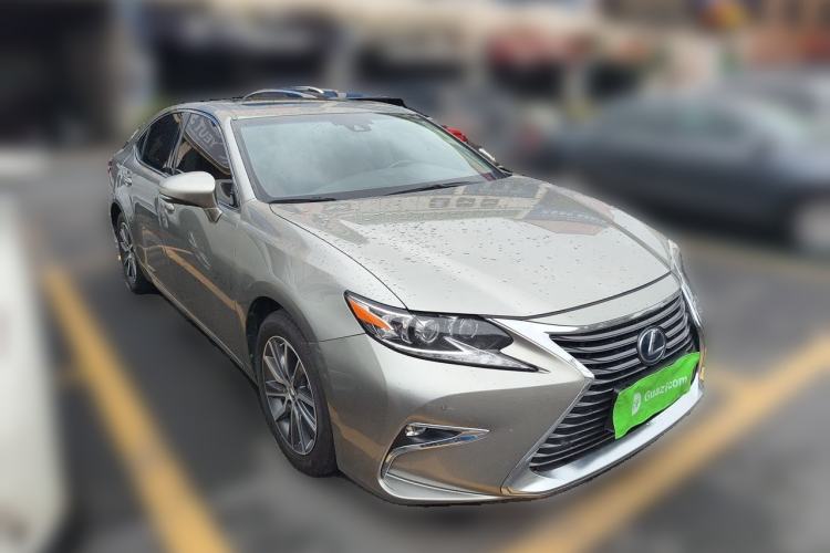 Used Lexus ES 2015 300h Premium Edition Front Right 45 Deg