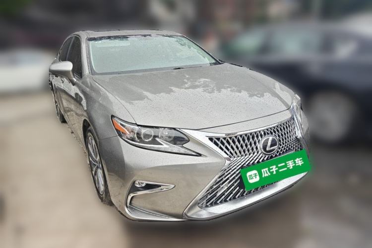 Used Lexus ES 2015 200 Elite Edition Front Right 45 Deg