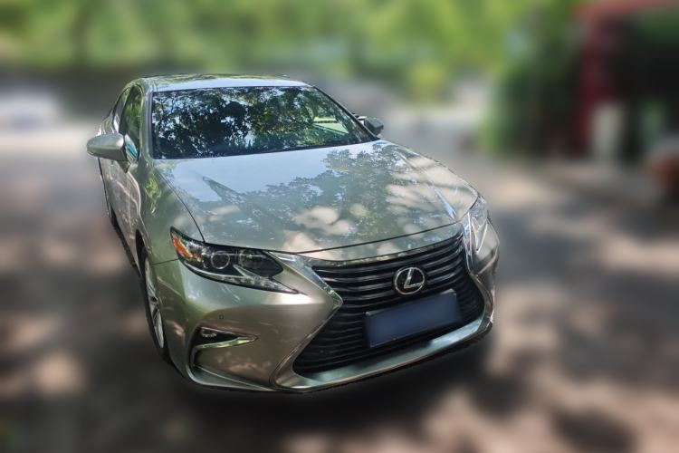 Used Lexus ES 2015 200 Elite Edition Front Right 45 Deg