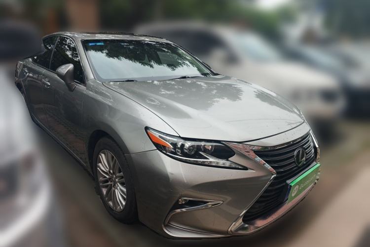 Used Lexus ES 2015 200 Comfort Edition Front Right 45 Deg
