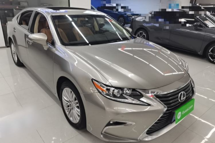 Used Lexus ES 2015 200 Elite Edition Front Right 45 Deg