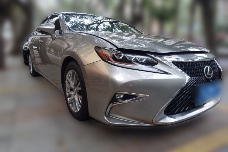 Used Lexus ES 2015 200 Elite Edition Front Right 45 Deg