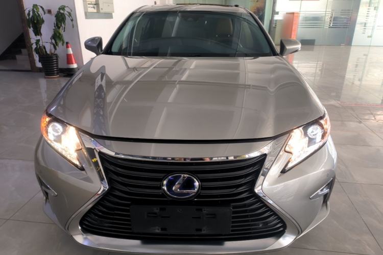 Used Lexus ES 2015 300h Comfort Edition Front