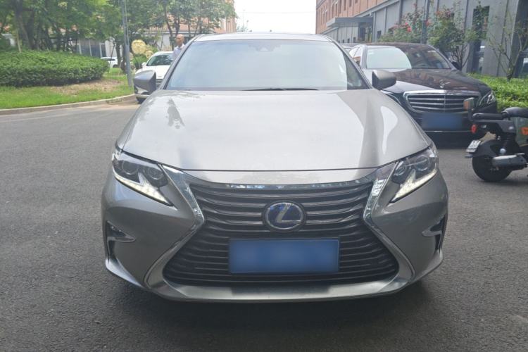 Used Lexus ES 2015 300h Luxury Edition Front