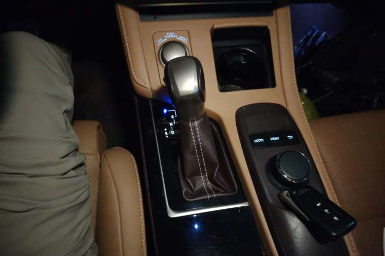 Used Lexus ES 2015 200 Elite Edition Gear Lever