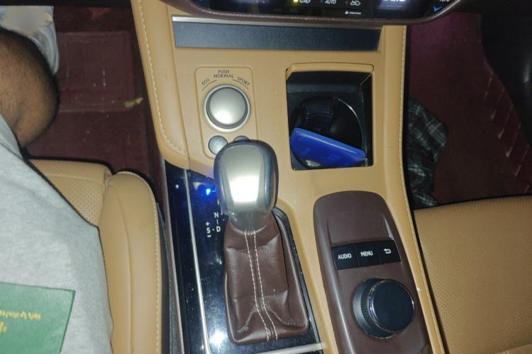 Used Lexus ES 2015 300h Comfort Edition Gear Lever