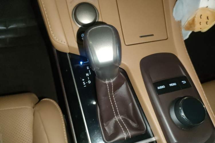 Used Lexus ES 2015 200 Elite Edition Gear Lever