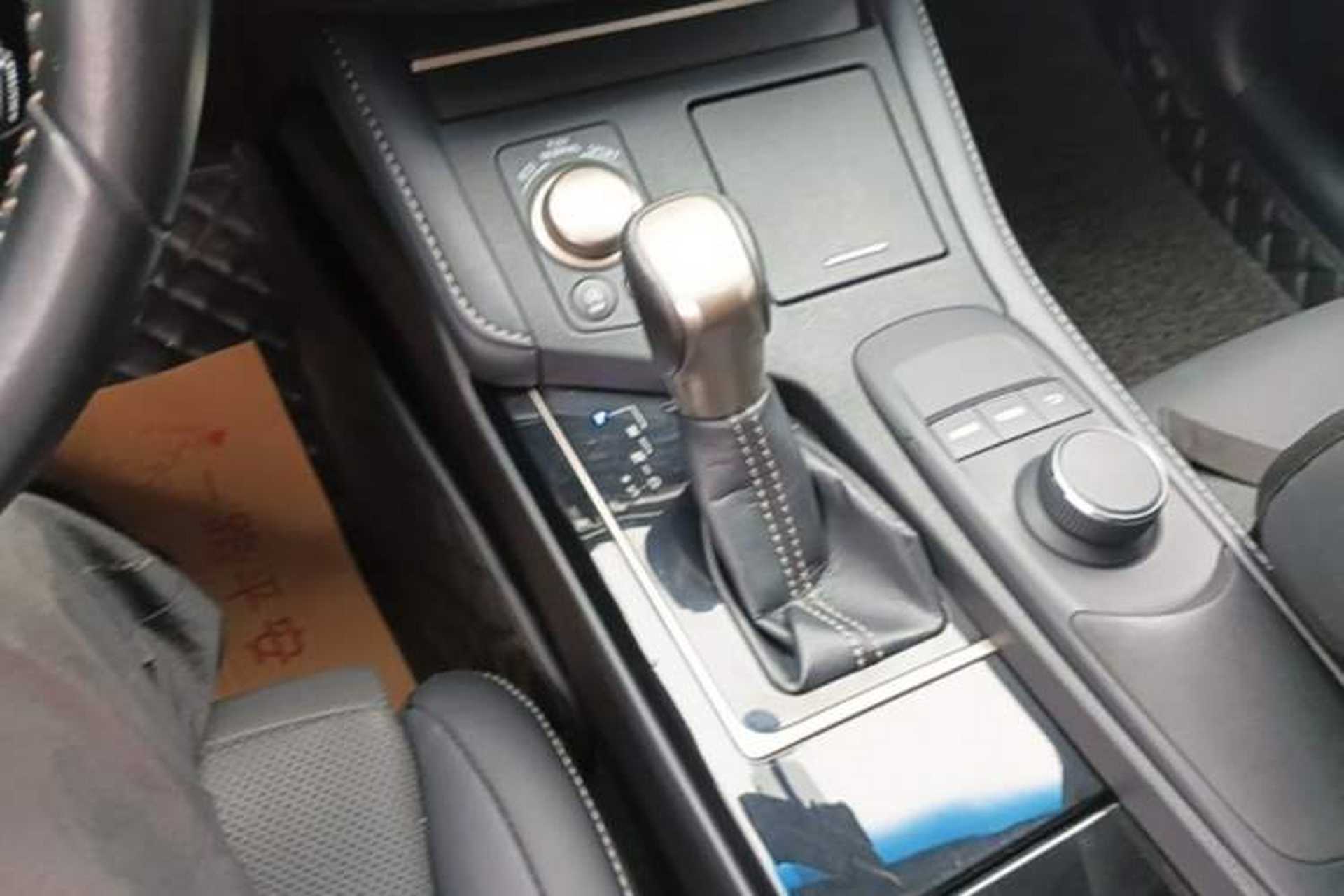 Used Lexus ES 2015 200 Elite Edition Gear Lever