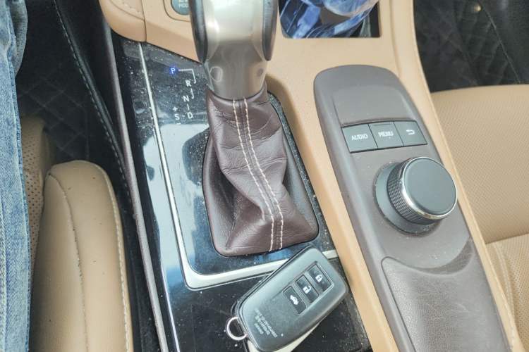 Used Lexus ES 2015 300h Comfort Edition Gear Lever