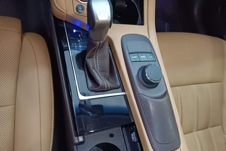 Used Lexus ES 2015 200 Elite Edition Gear Lever