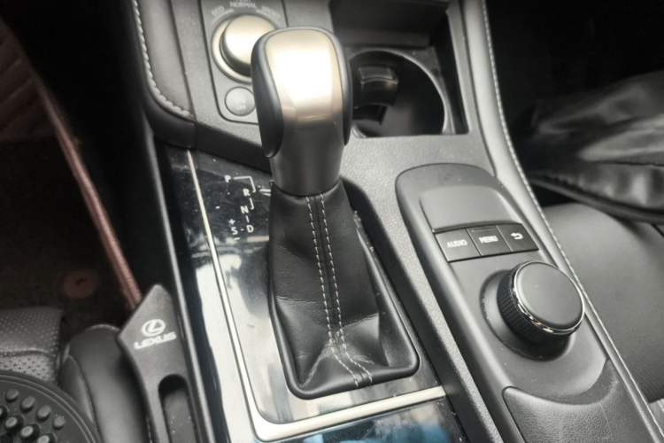Used Lexus ES 2015 200 Elite Edition Gear Lever